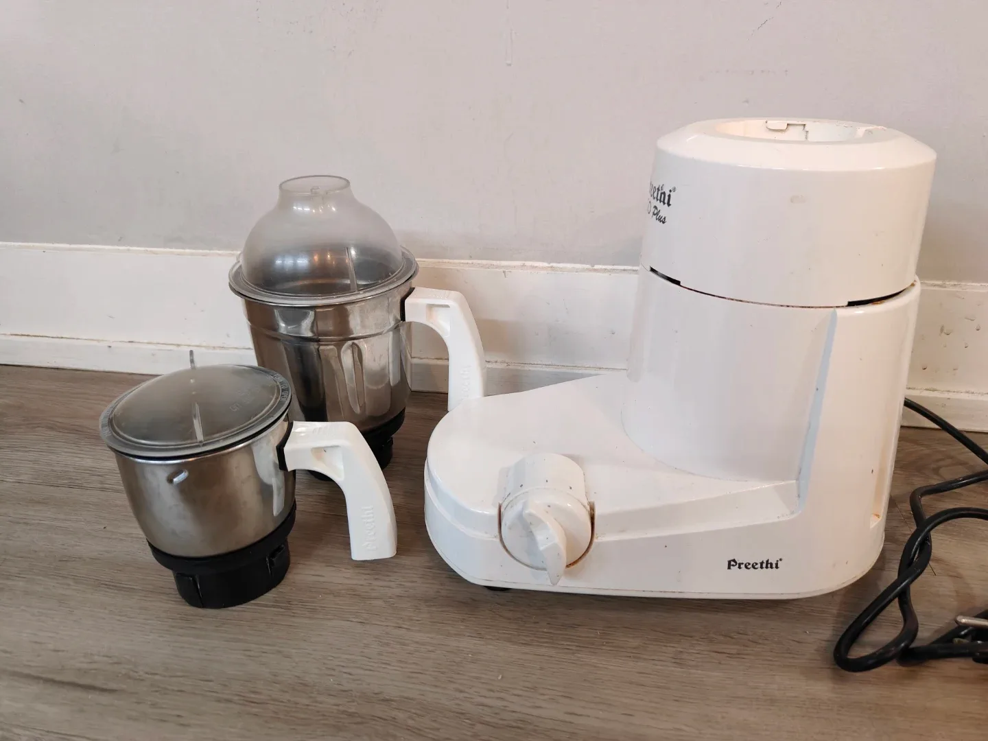 Preethi White Mixer Grinder with Jars image indicator(2)