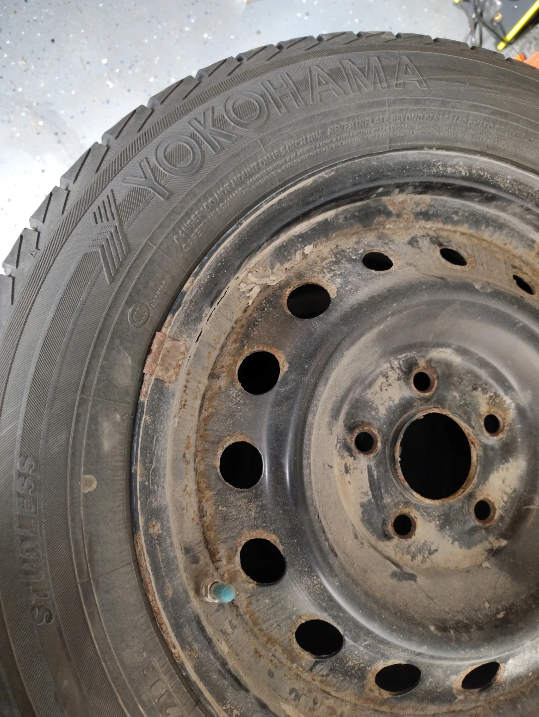 Yokohama Ice Guard IG52c 215/60R16 Tires - photo 2