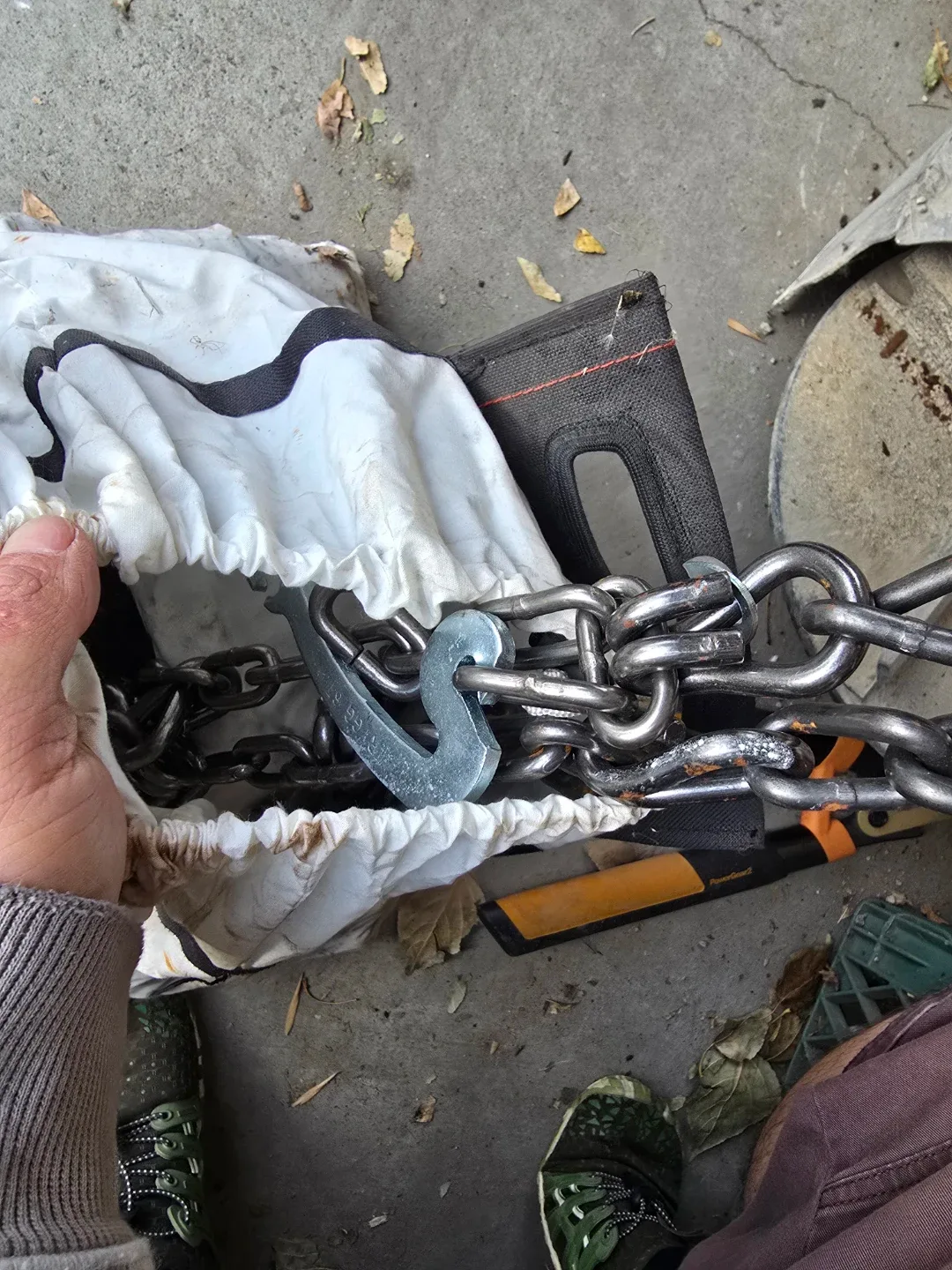 TRYGG 495374 Super 2000 Studded Truck Dual Triple Chains 11x22.5 image indicator(2)