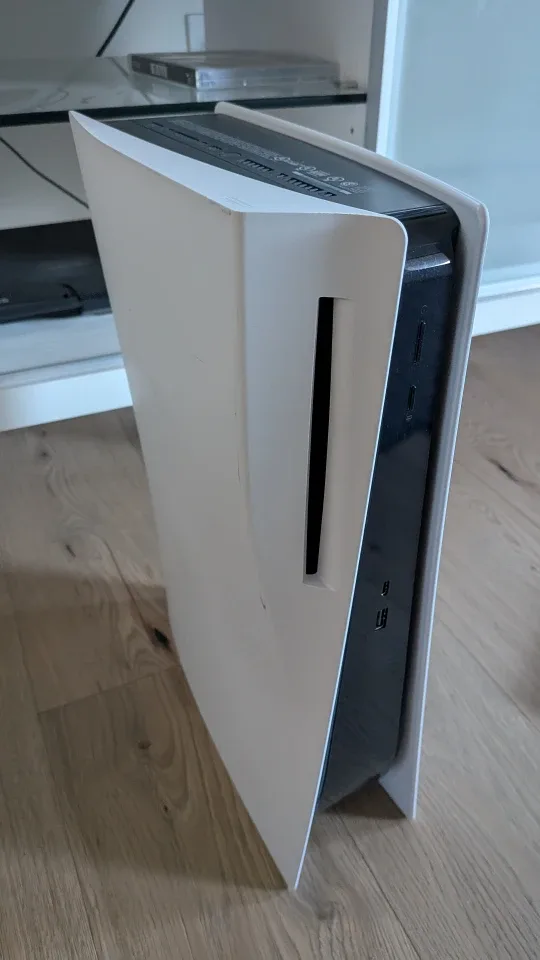 PS5 Console, Controller & Games image indicator(2)