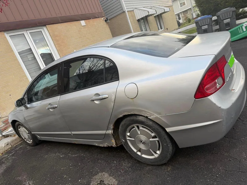 Honda Civic - Silver Sedan image indicator(2)