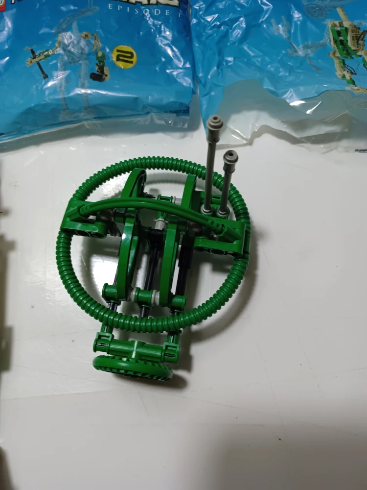 LEGO Technic Star Wars Pit Droid 8000 - photo 2
