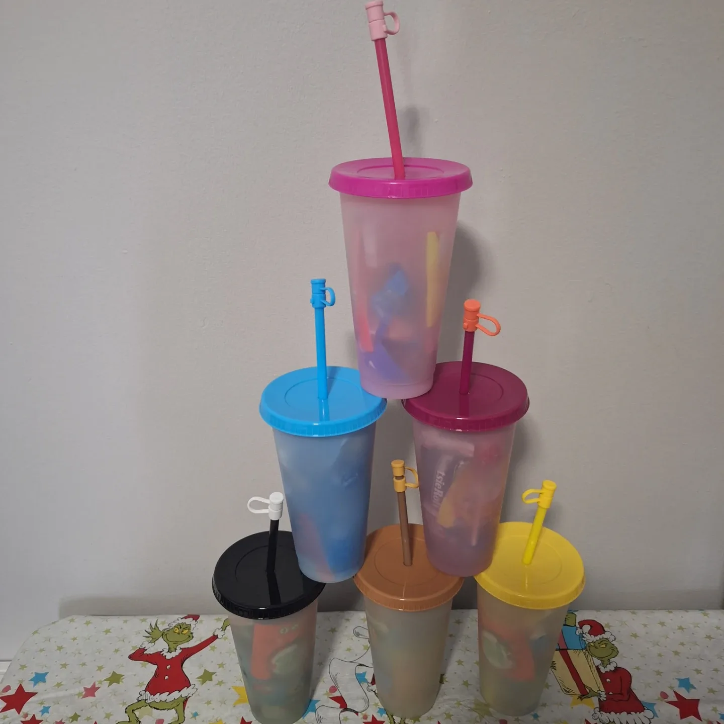 Colour Changing Cup with Treats image indicator(2)