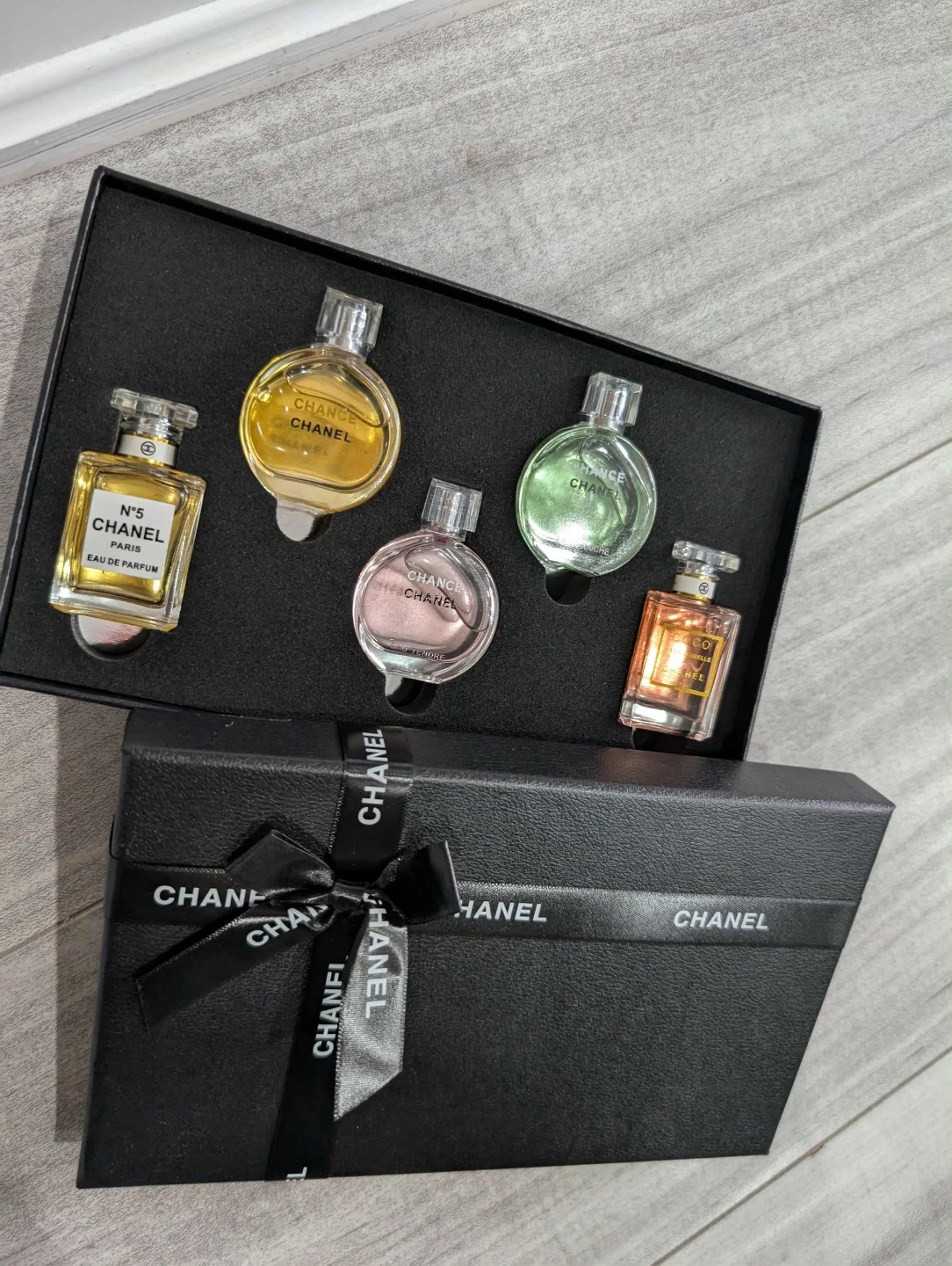 Chanel Miniature Perfume Set - New in Box - photo 2