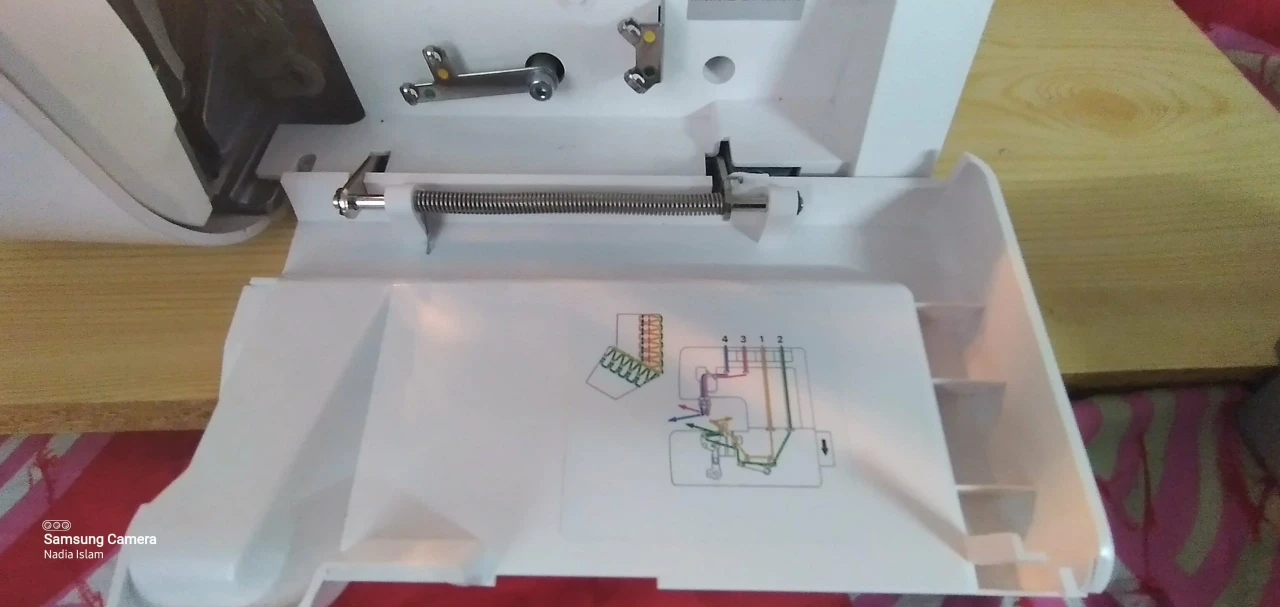 Elna 614DE Overlock Sewing Machine - photo 3