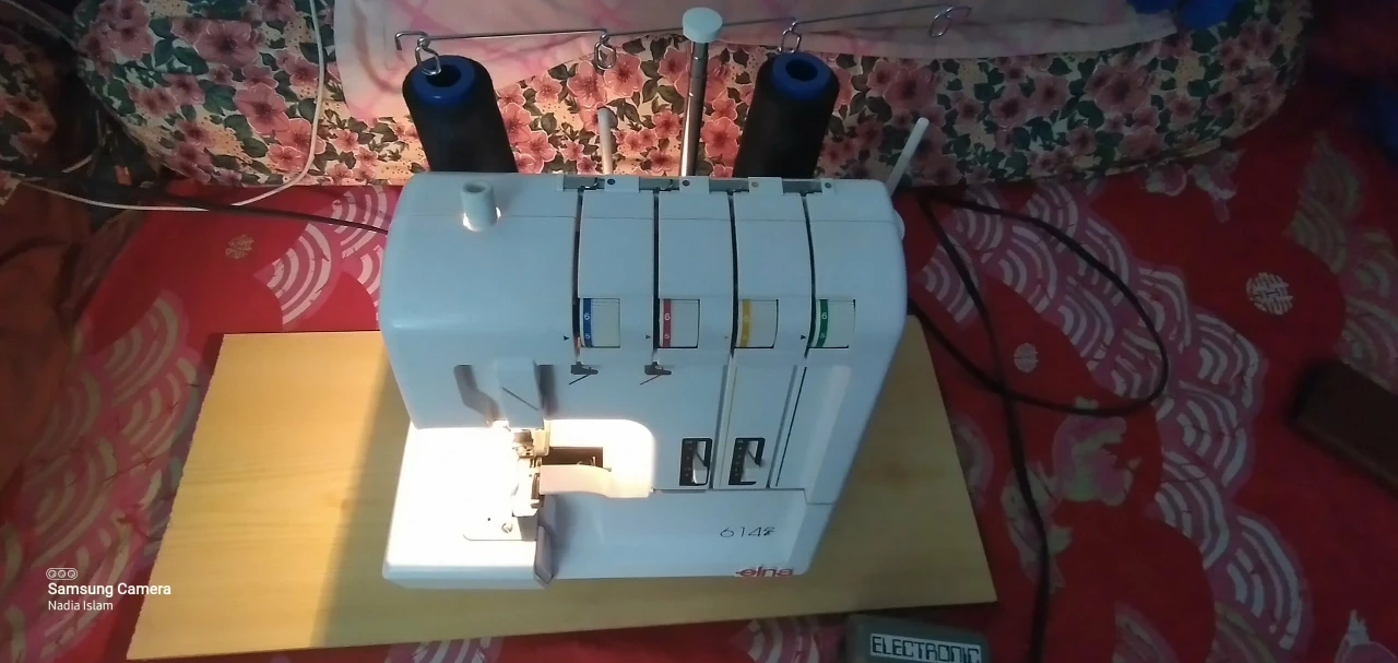Elna 614DE Overlock Sewing Machine - photo 4