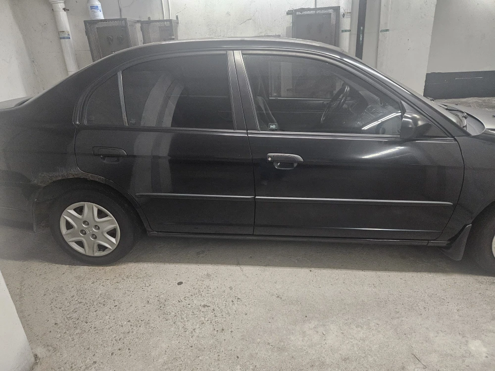 Honda Civic Sedan with clean carfax and low km! - photo 5