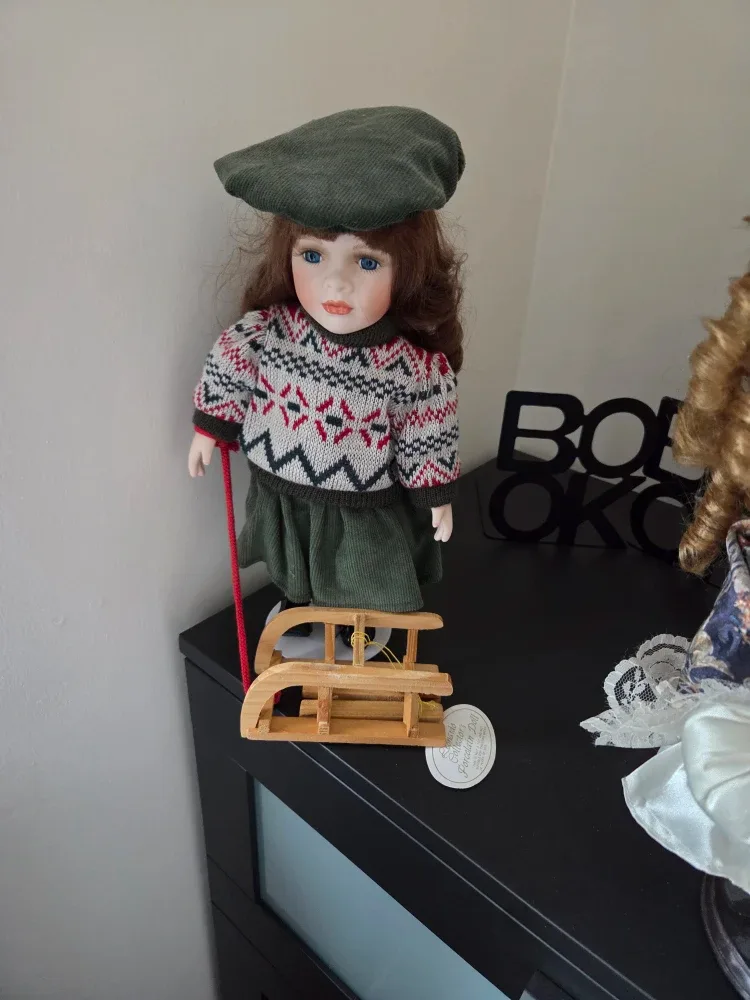 Porcelain Dolls Collection image indicator(6)