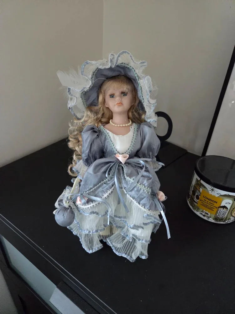 Porcelain Dolls Collection image indicator(7)