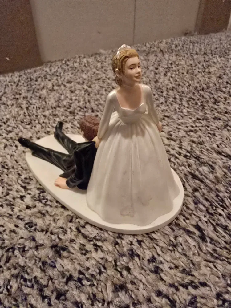 Wedding Cake Topper - Bride & Groom Figurine image indicator(3)