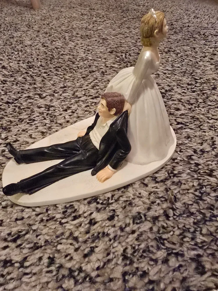 Wedding Cake Topper - Bride & Groom Figurine image indicator(4)
