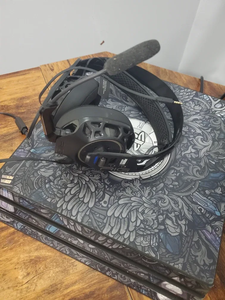 Customized PlayStation 4 Pro Console image indicator(10)