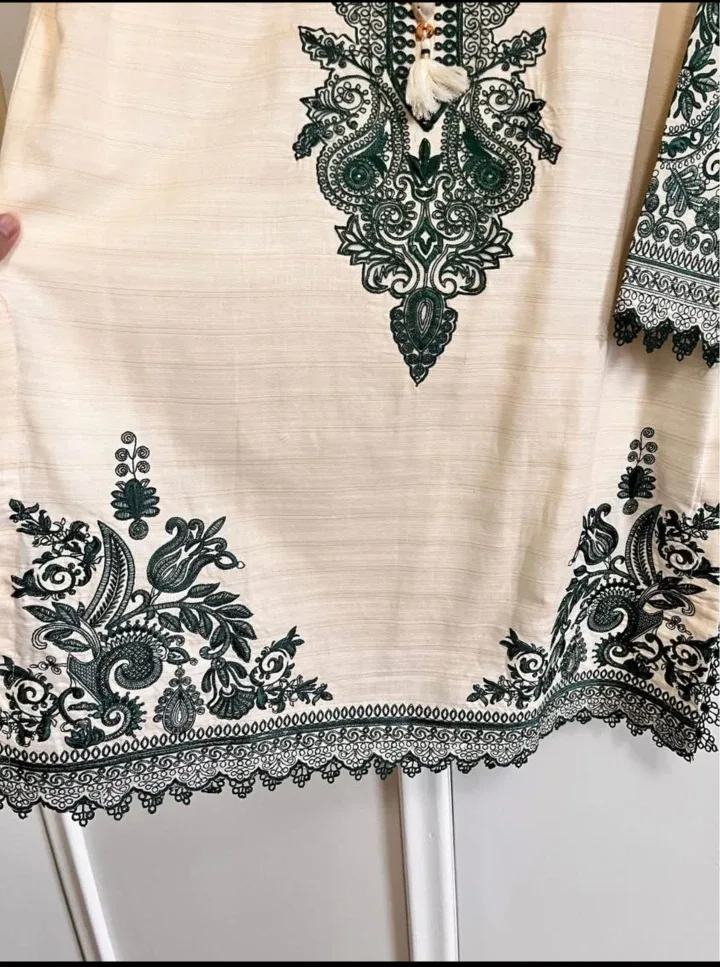 Khaadi's Floral Print 3-Piece Salwar Kameez Suit image indicator(2)