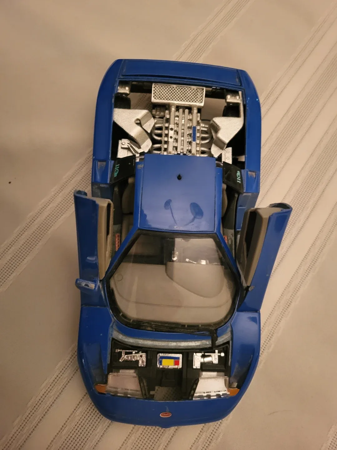 Vintage Blue 1991 Bugatti Diecast Car 1:18 image indicator(2)