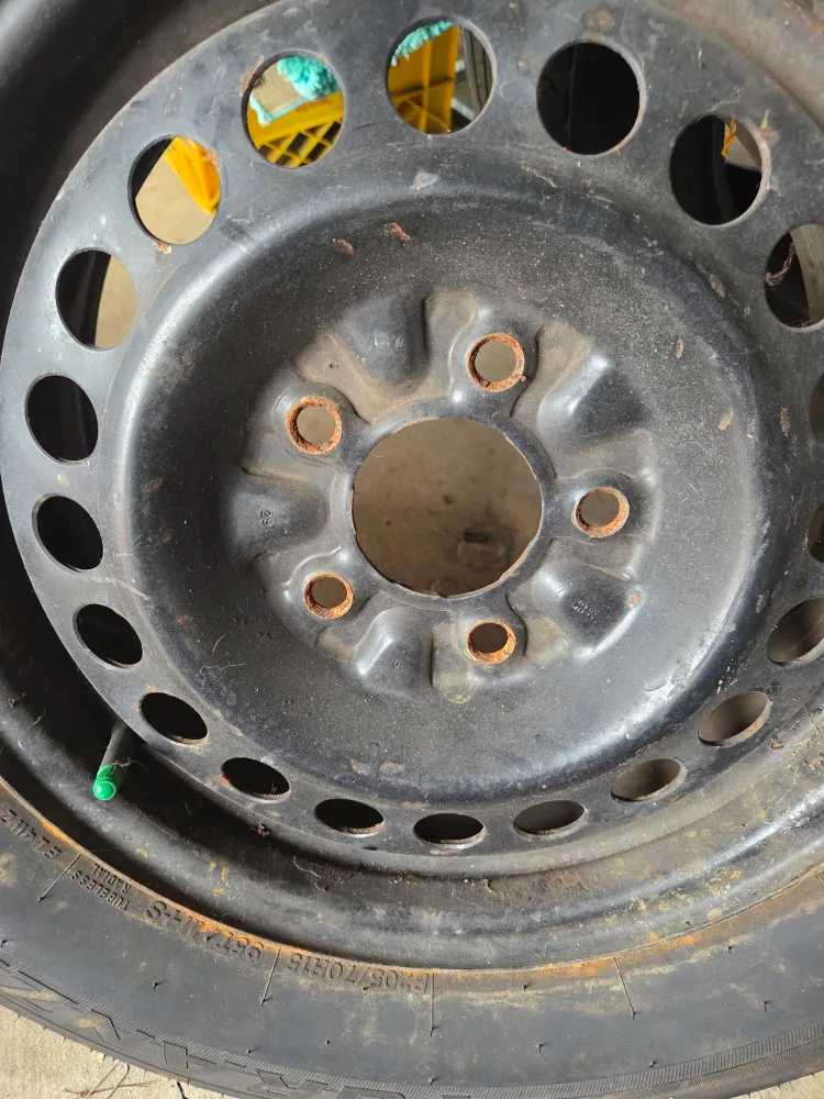 Brand New Bridgestone P205/70R15 Tire image indicator(5)