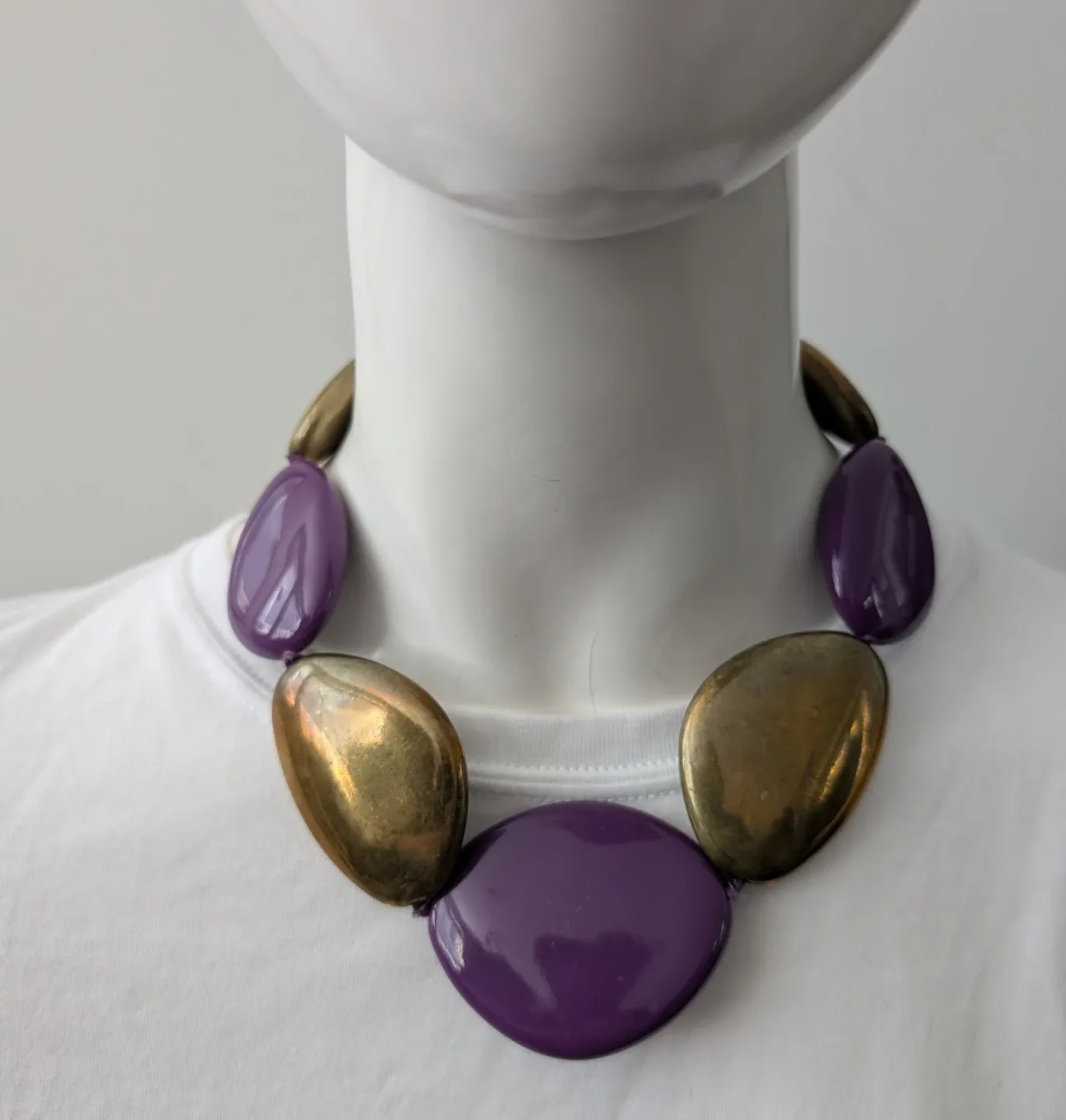 Necklace with resin stone like shaps