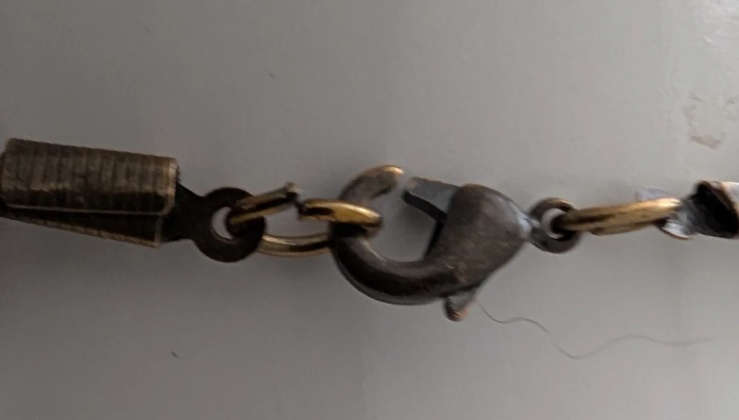 Necklace with resin stone like shaps image indicator(2)