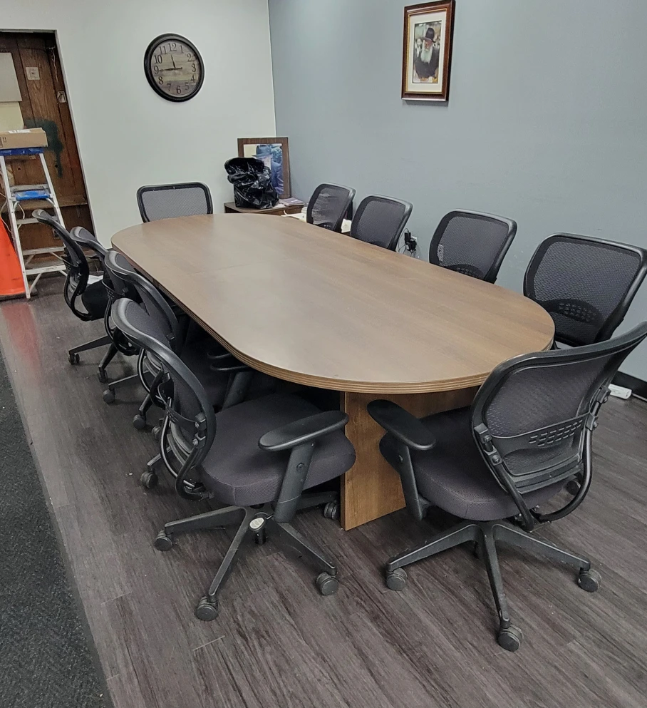 Conference table with 10 cheers
