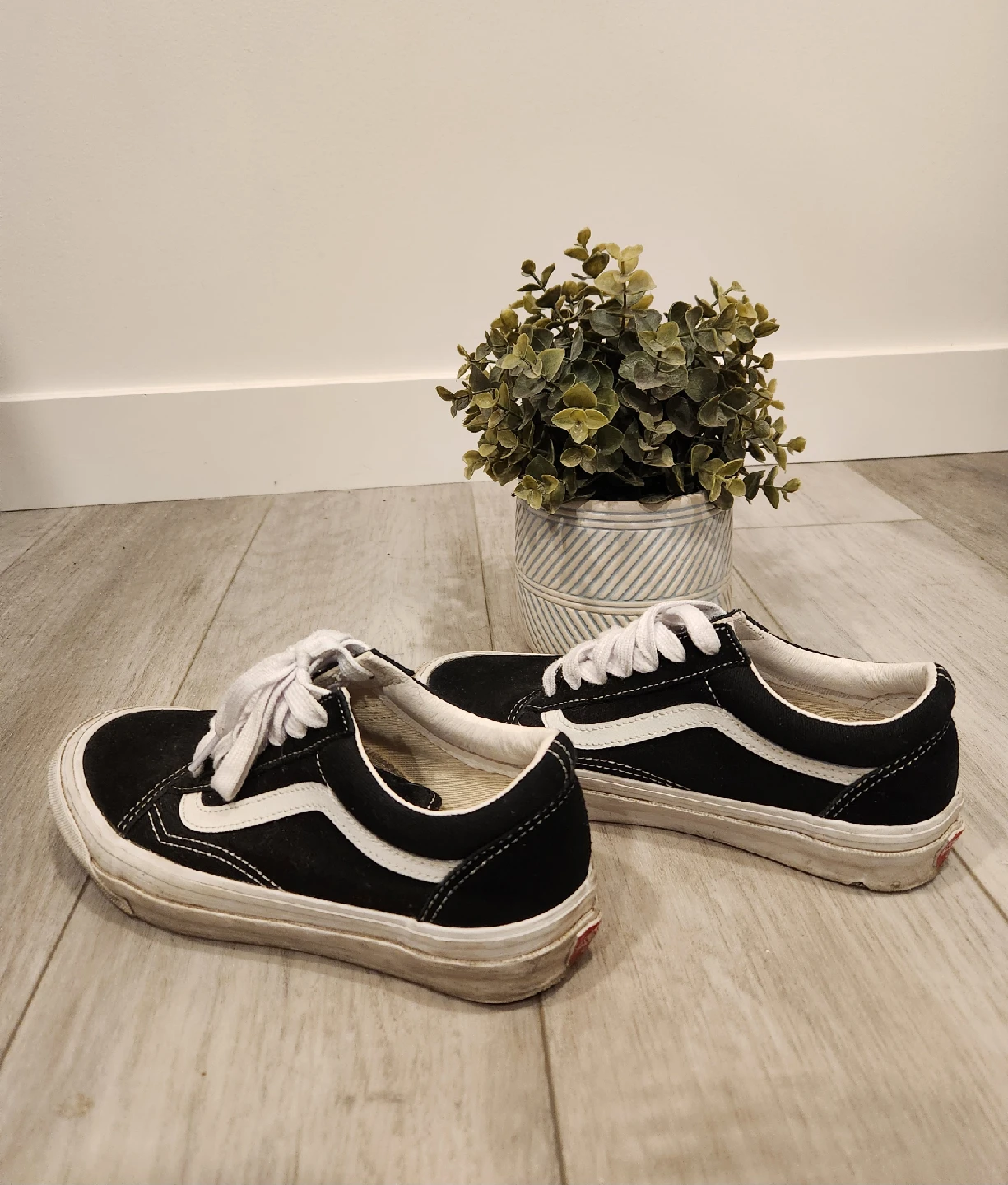 VANS Old Skool Black/White Sneakers - Size 6.5