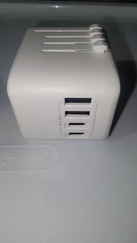 Vylee Universal Travel Adapter - White image indicator(6)