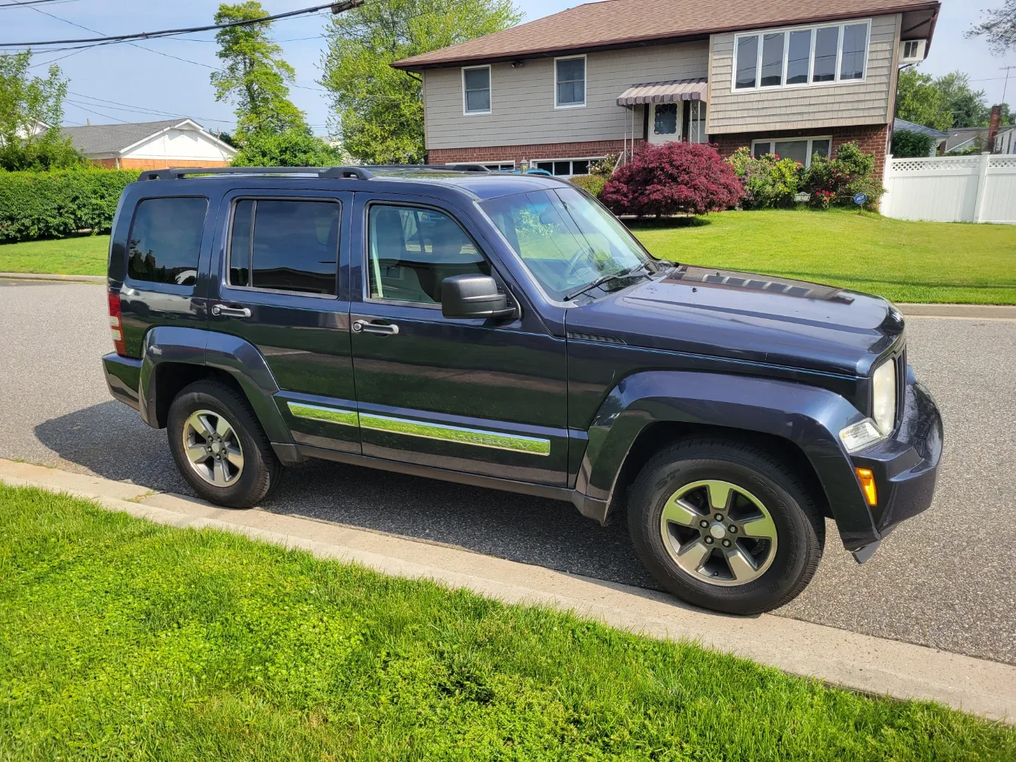 Jeep Liberty SUV 4x4 image indicator(2)