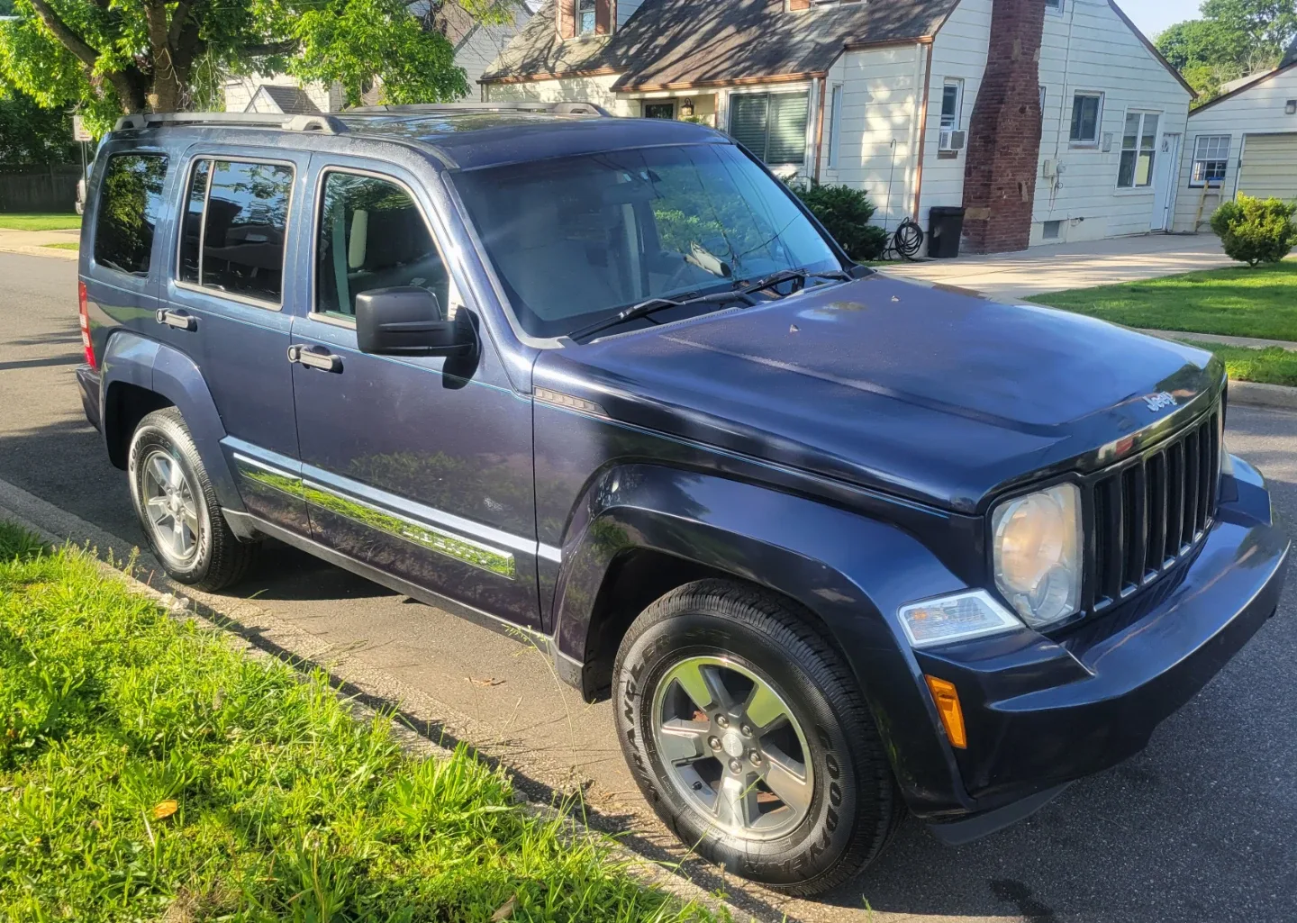 Jeep Liberty SUV 4x4 image indicator(5)