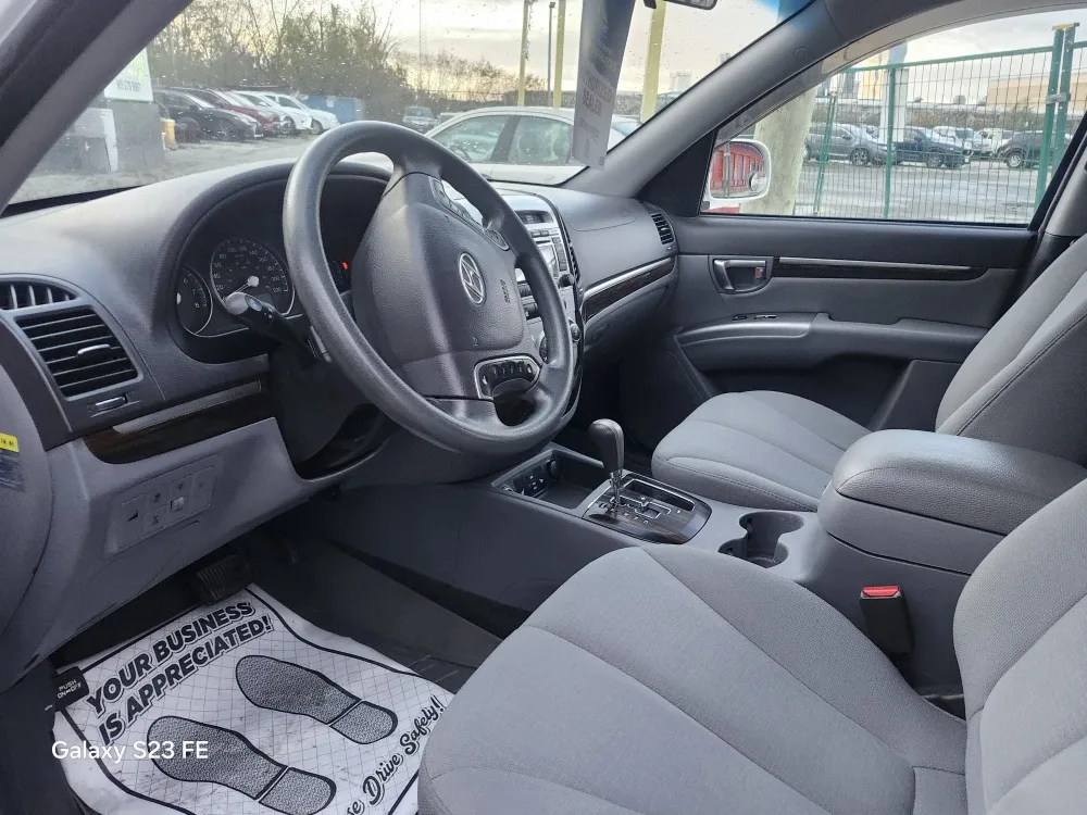 Lease-to-own white Hyundai Santa Fe. image indicator(5)