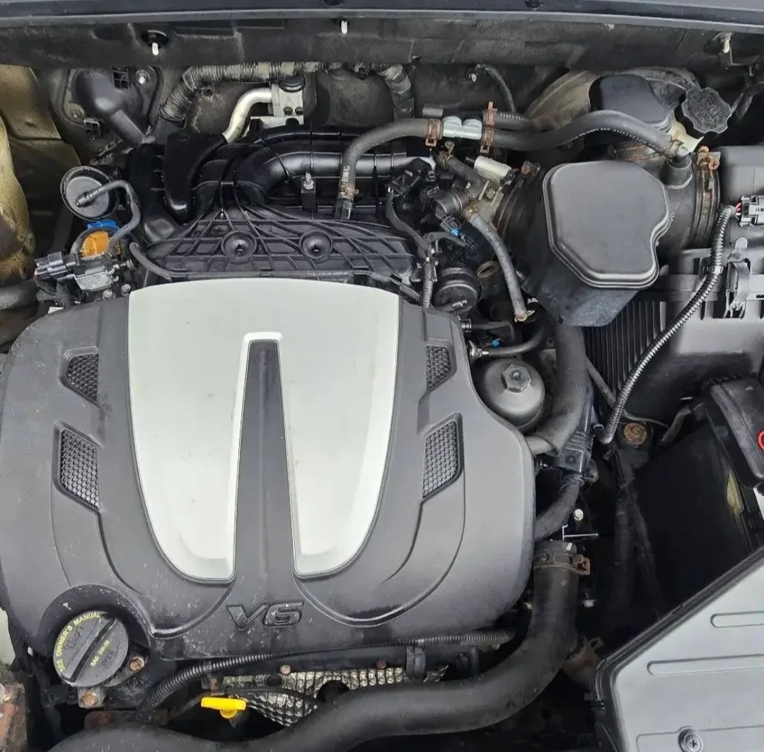 Lease-to-own white Hyundai Santa Fe. image indicator(9)