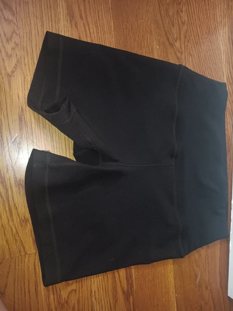 90 Degree by Reflex Black Rib Everyday Short - Size L image indicator(2)