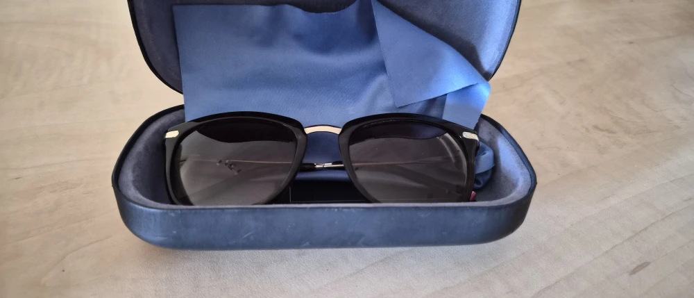 Tommy Hilfiger Sunglasses with Case - photo 2