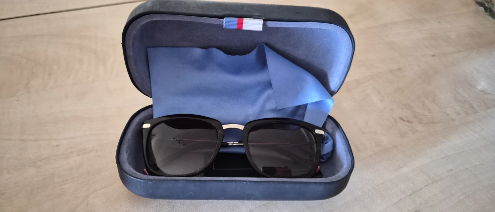 Tommy Hilfiger Sunglasses with Case - photo 3