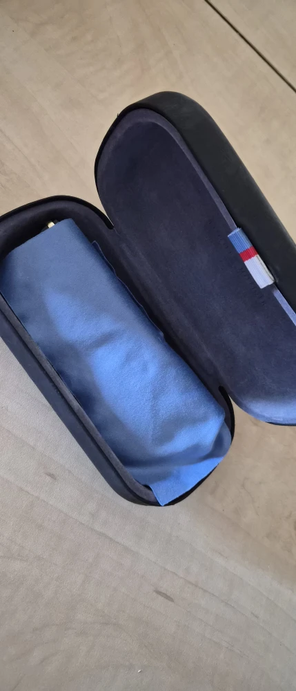 Tommy Hilfiger Sunglasses with Case - photo 4