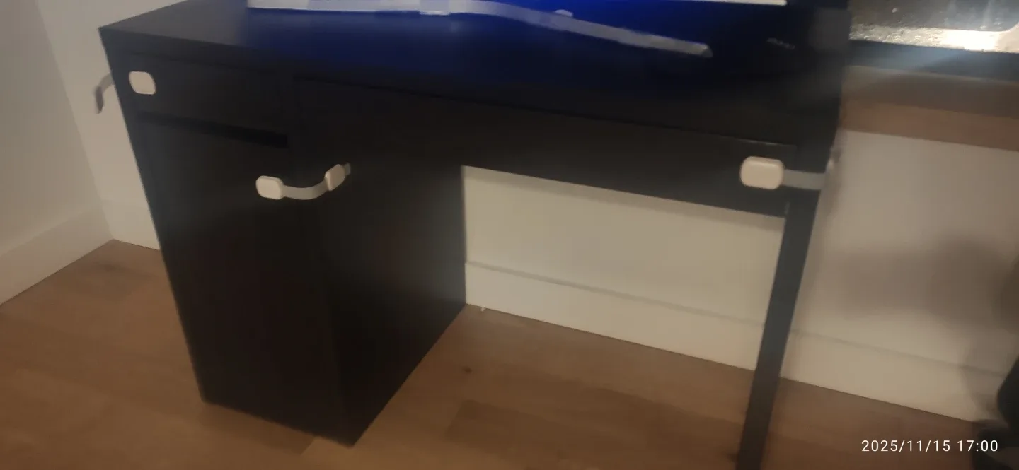 Black Desk with Drawer image indicator(3)