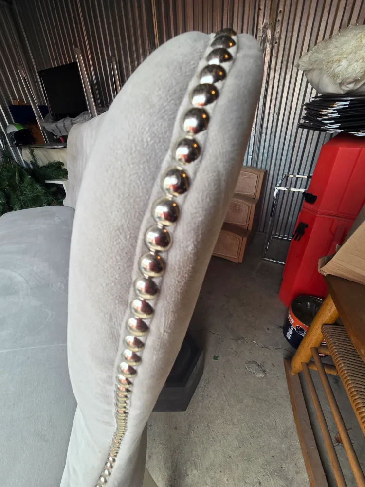 Z Gallerie Gray Tufted Charlotte Banquet Bench image indicator(5)