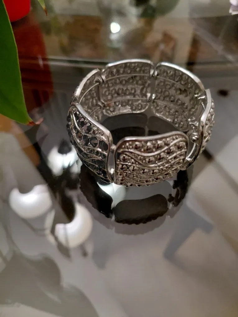 Silver Tone Rhinestone Bracelet image indicator(3)