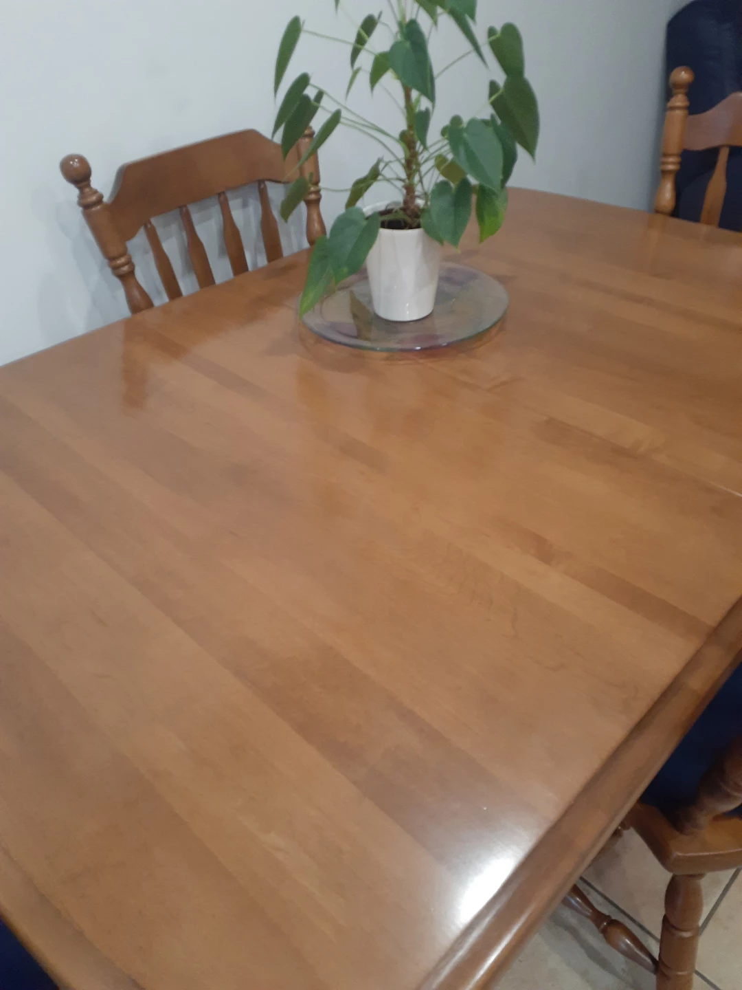 Kitchen  / Dining Table