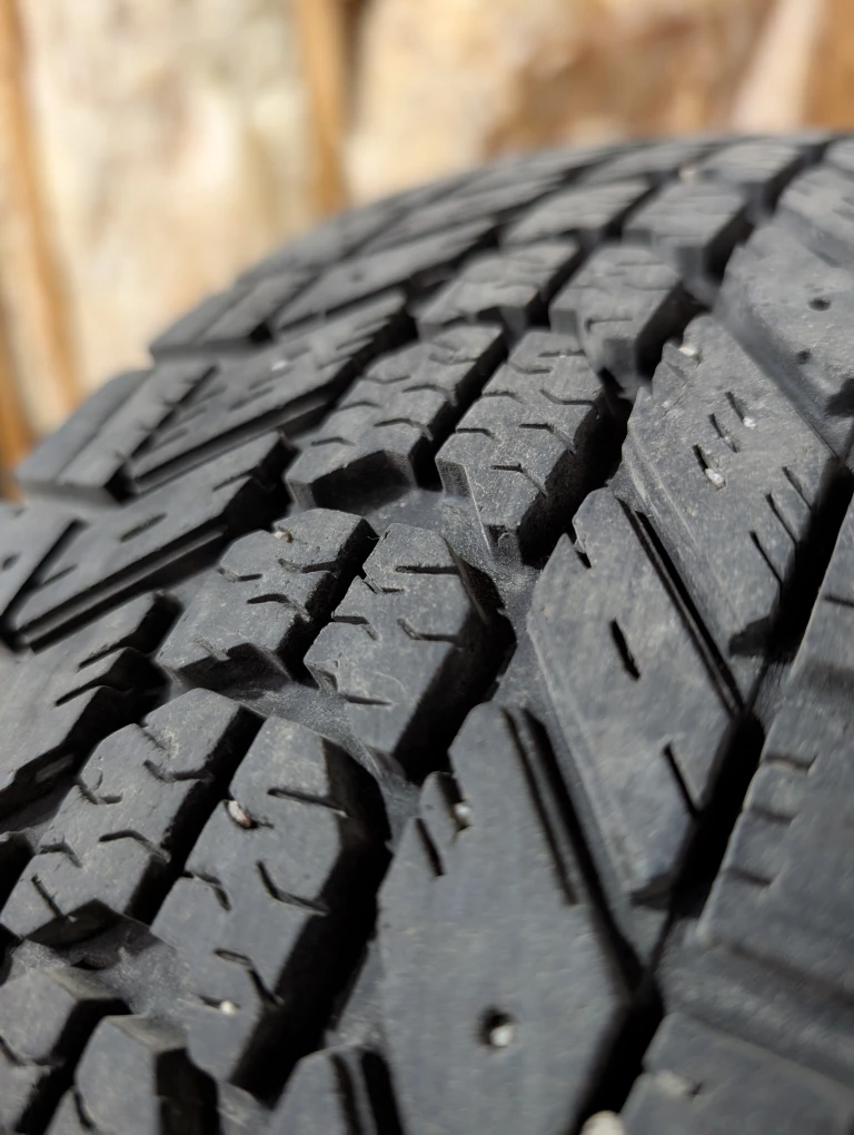 (4)-185/65R15 Winter Tires On Rims 4x114.3 Off 2009 Nissan Versa - photo 2