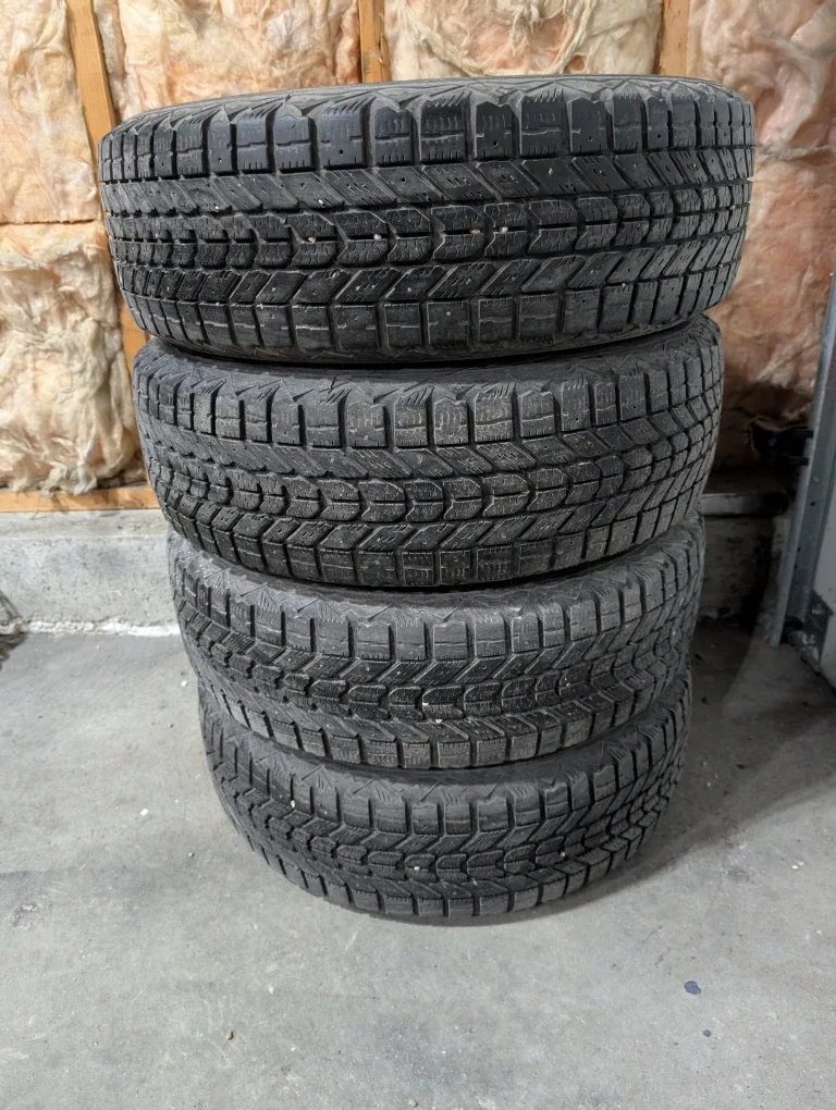 (4)-185/65R15 Winter Tires On Rims 4x114.3 Off 2009 Nissan Versa image indicator(6)