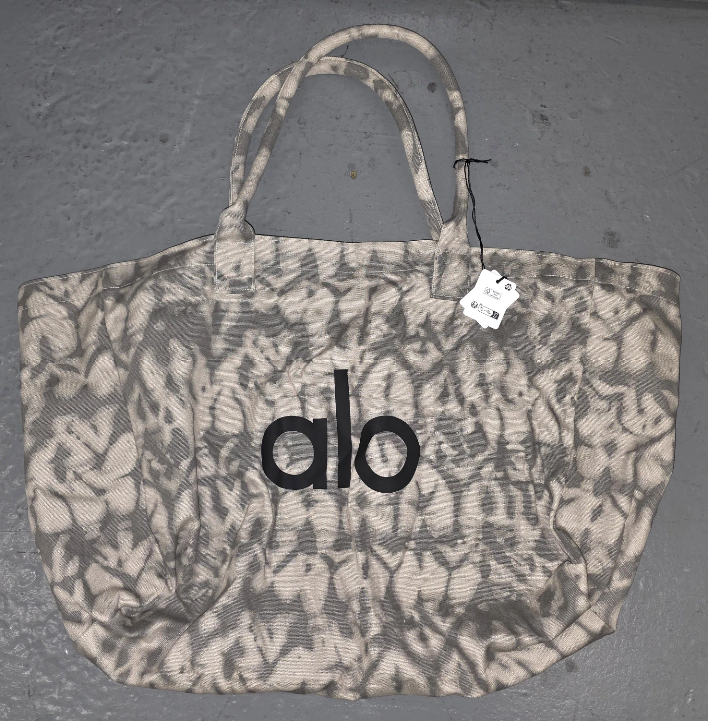 New ALO Yoga Camo Tote Bag