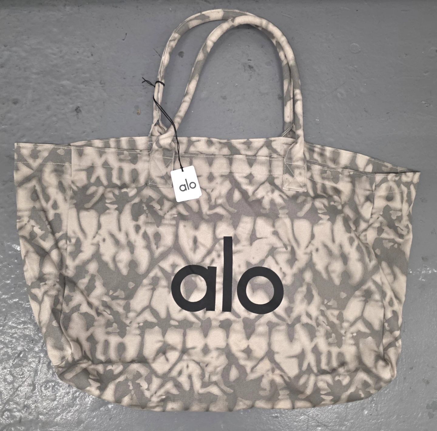 New ALO Yoga Camo Tote Bag - photo 2
