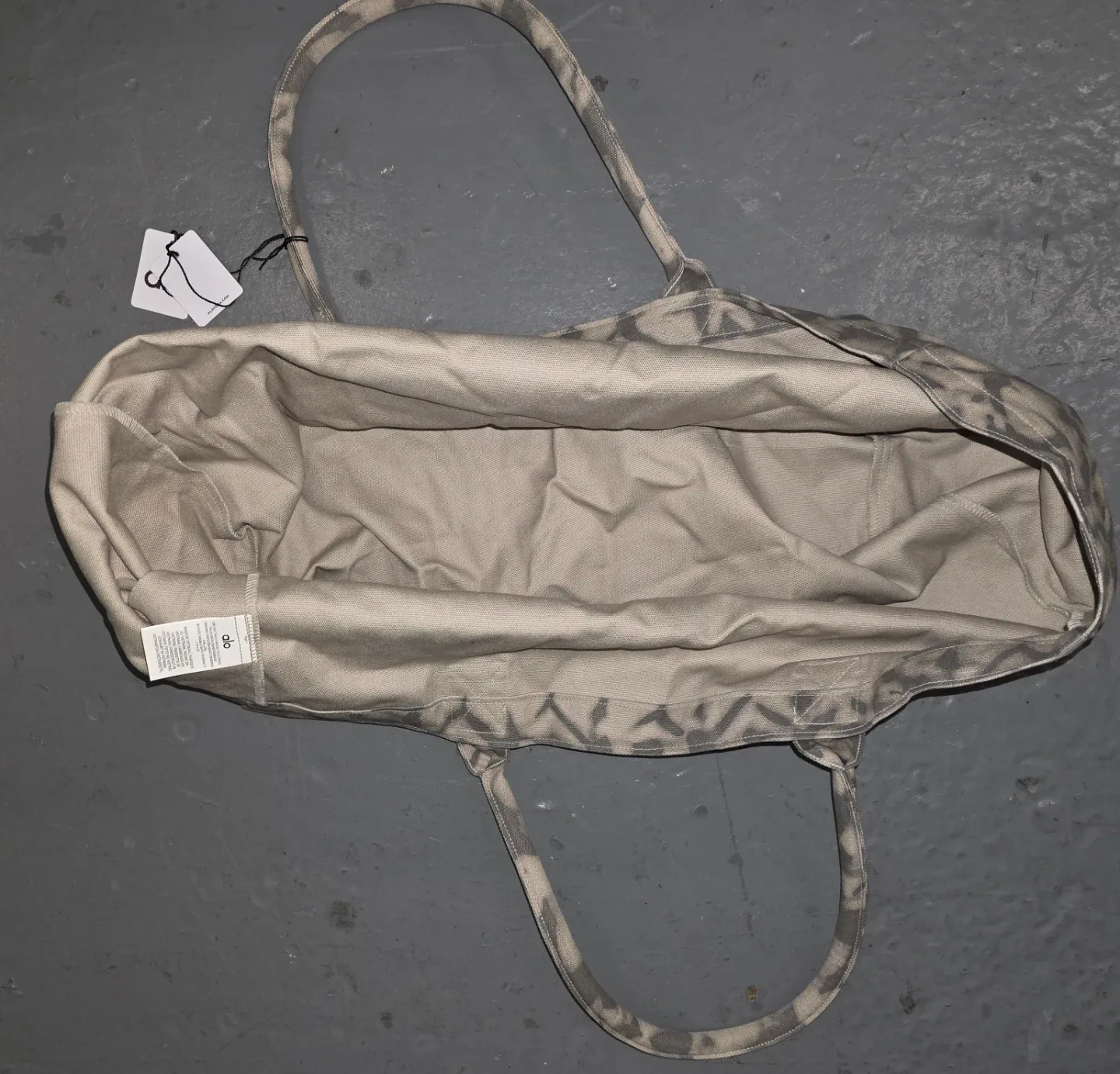 New ALO Yoga Camo Tote Bag image indicator(3)