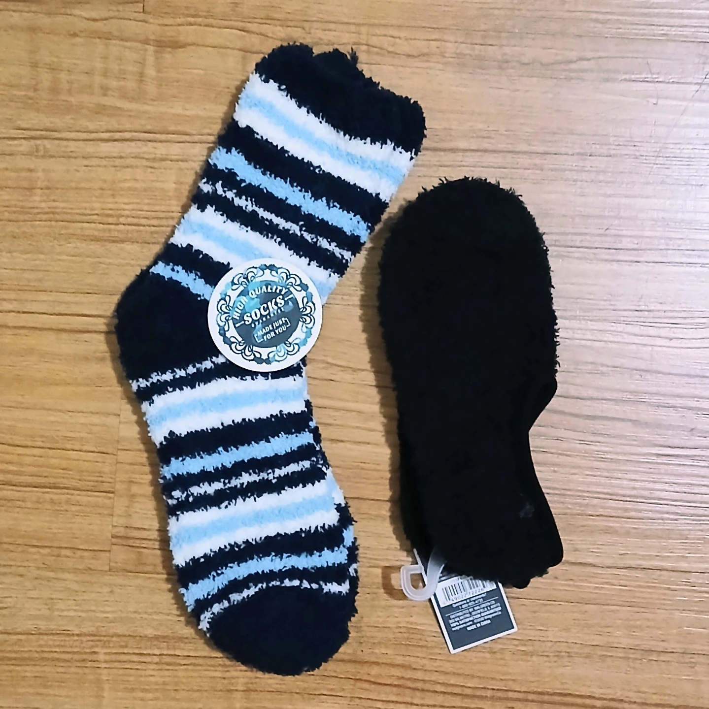 2 Pairs of Winter Fuzzy Socks (Size 4-10)
