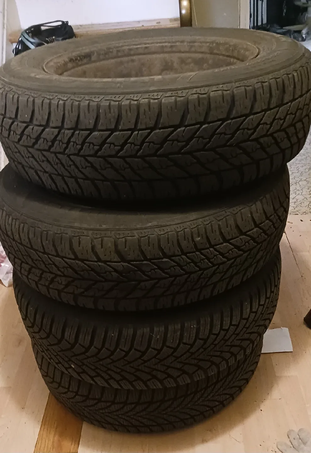 Set of 4 Used Tires 225/65R17 with rims image indicator(3)