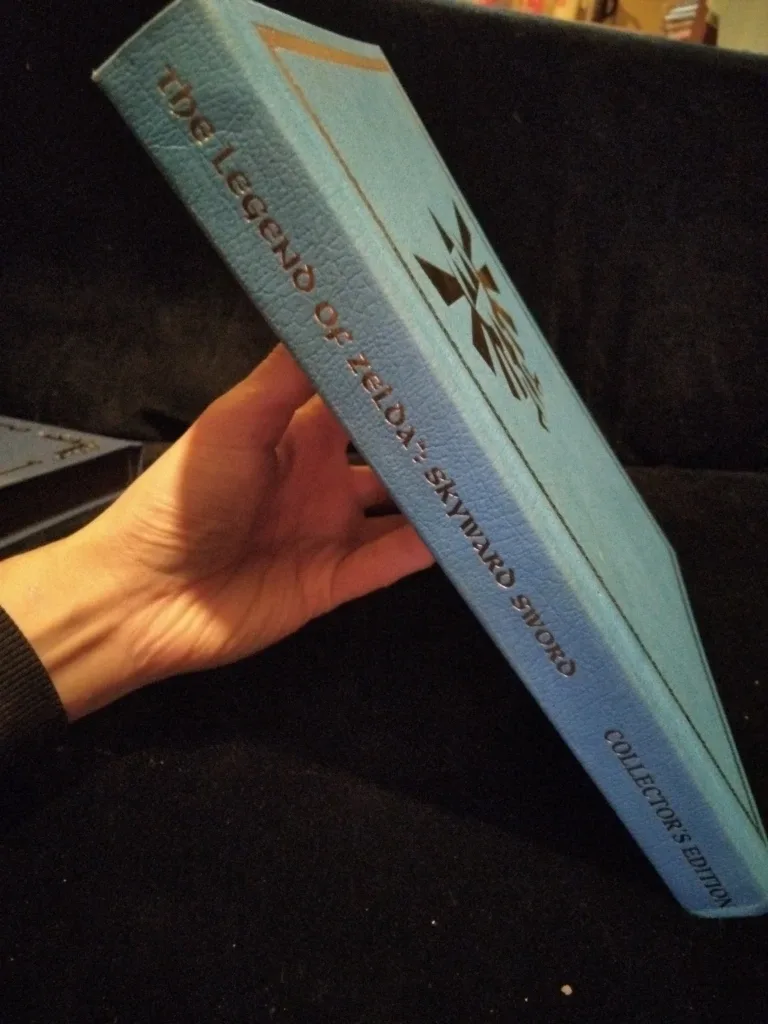 The Legend of Zelda: Skyward Sword Collector's Edition Book image indicator(2)