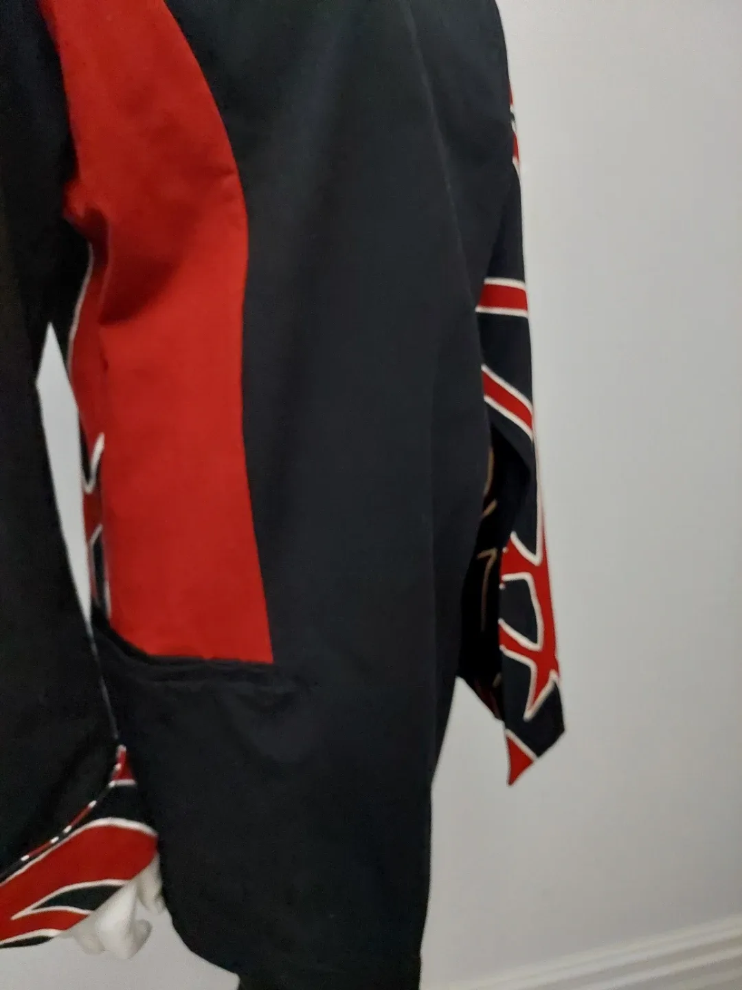 Naomi Design XL Black/Red Rayon Blend Jacket image indicator(7)