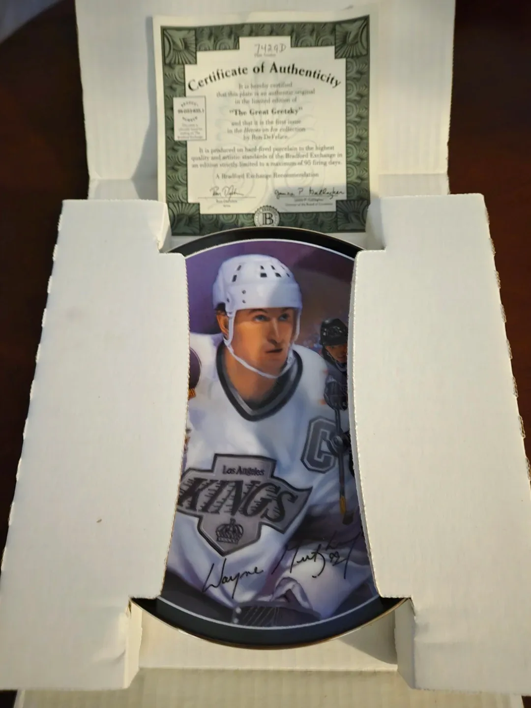 Wayne Gretzky Limited Edition Plate image indicator(2)
