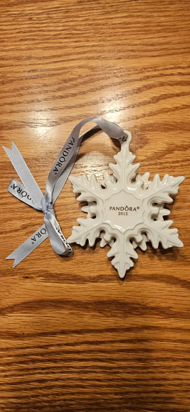 ❄️Pandora 2015 Limited Edition Snowflake Ornament Brand New 🎁🥕 image indicator(5)