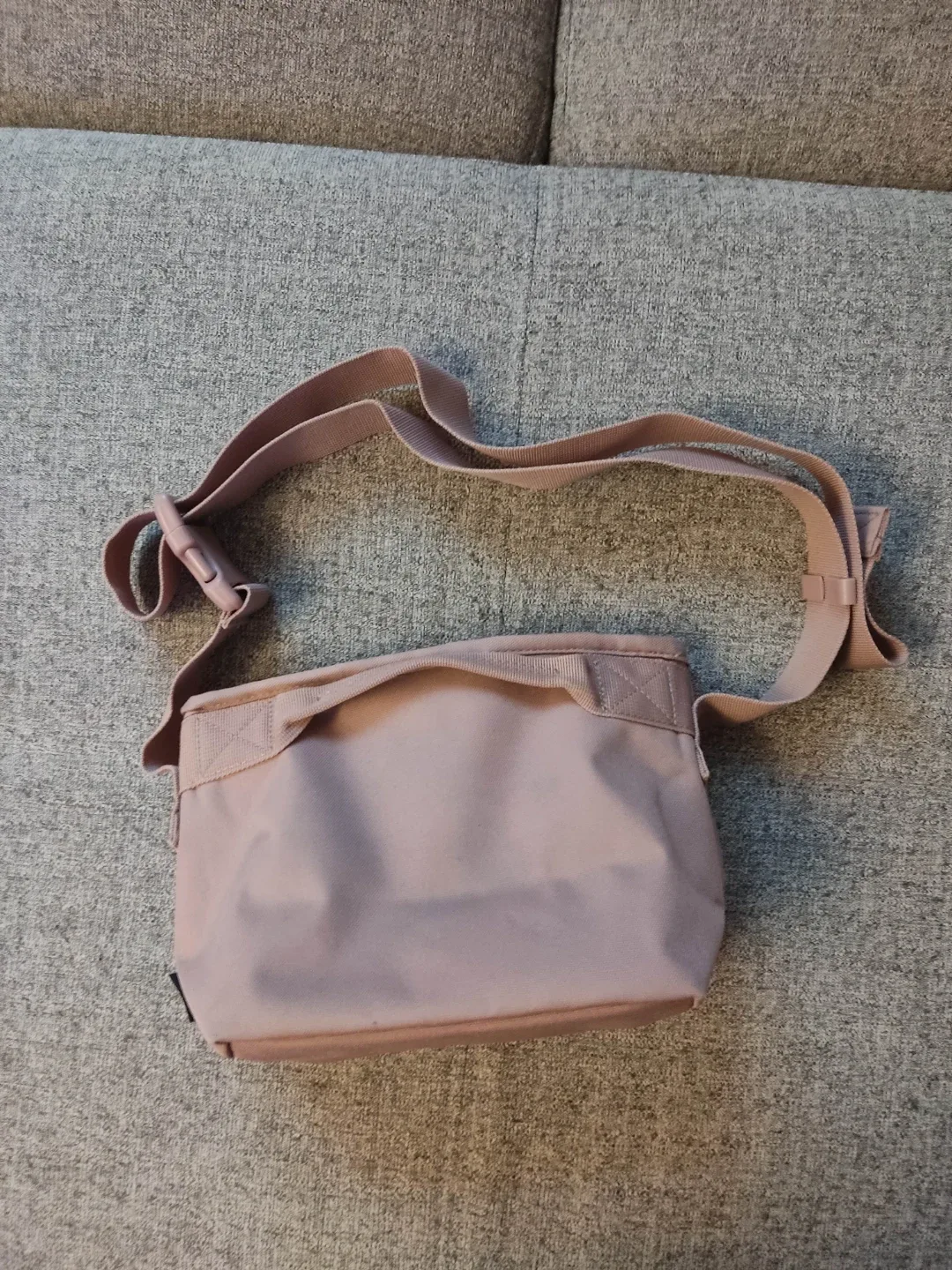 Herschel Grade mini messenger image indicator(2)