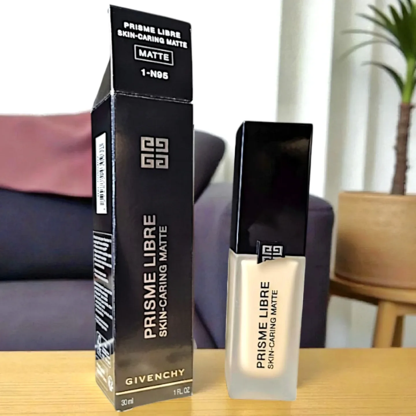 NIB GIVENCHY Prisme Libre Skin-Caring Matte Foundation