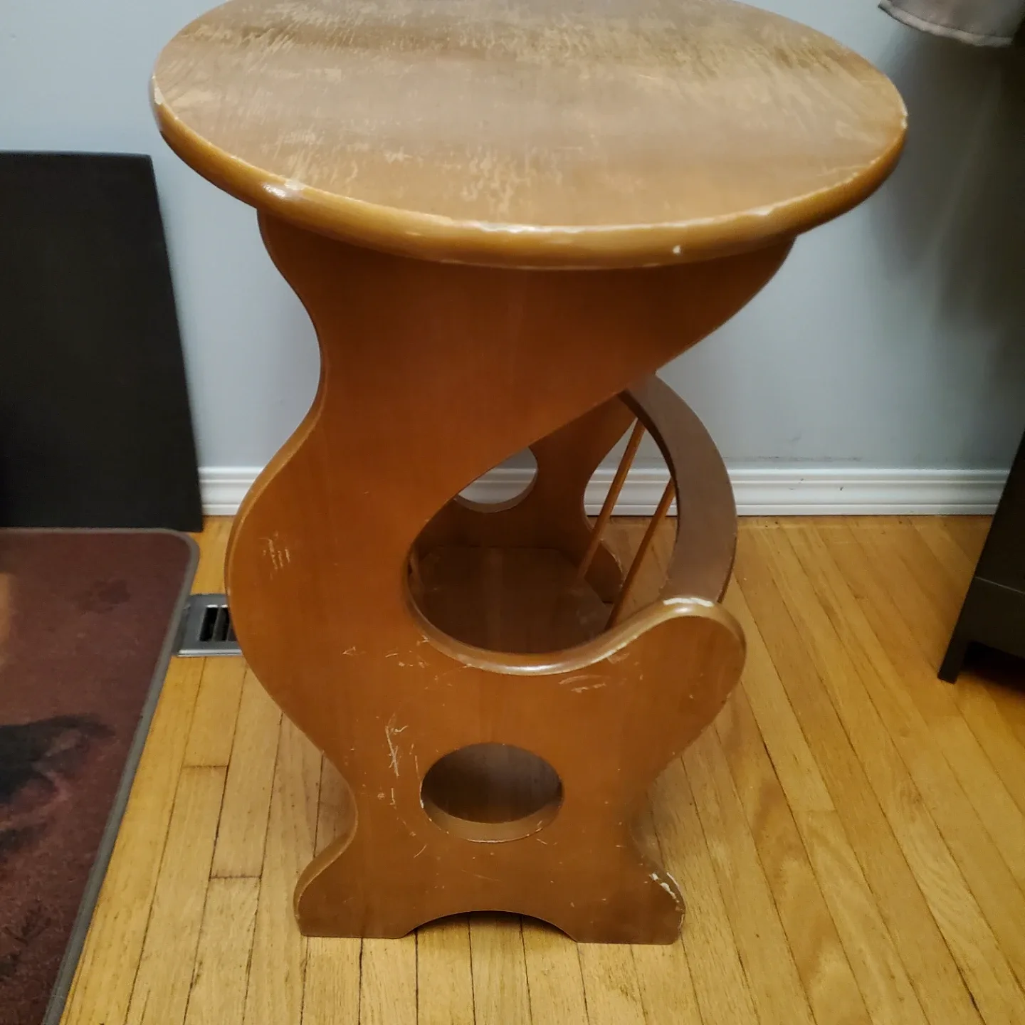 Vintage Wooden Side Table 🥕 image indicator(3)